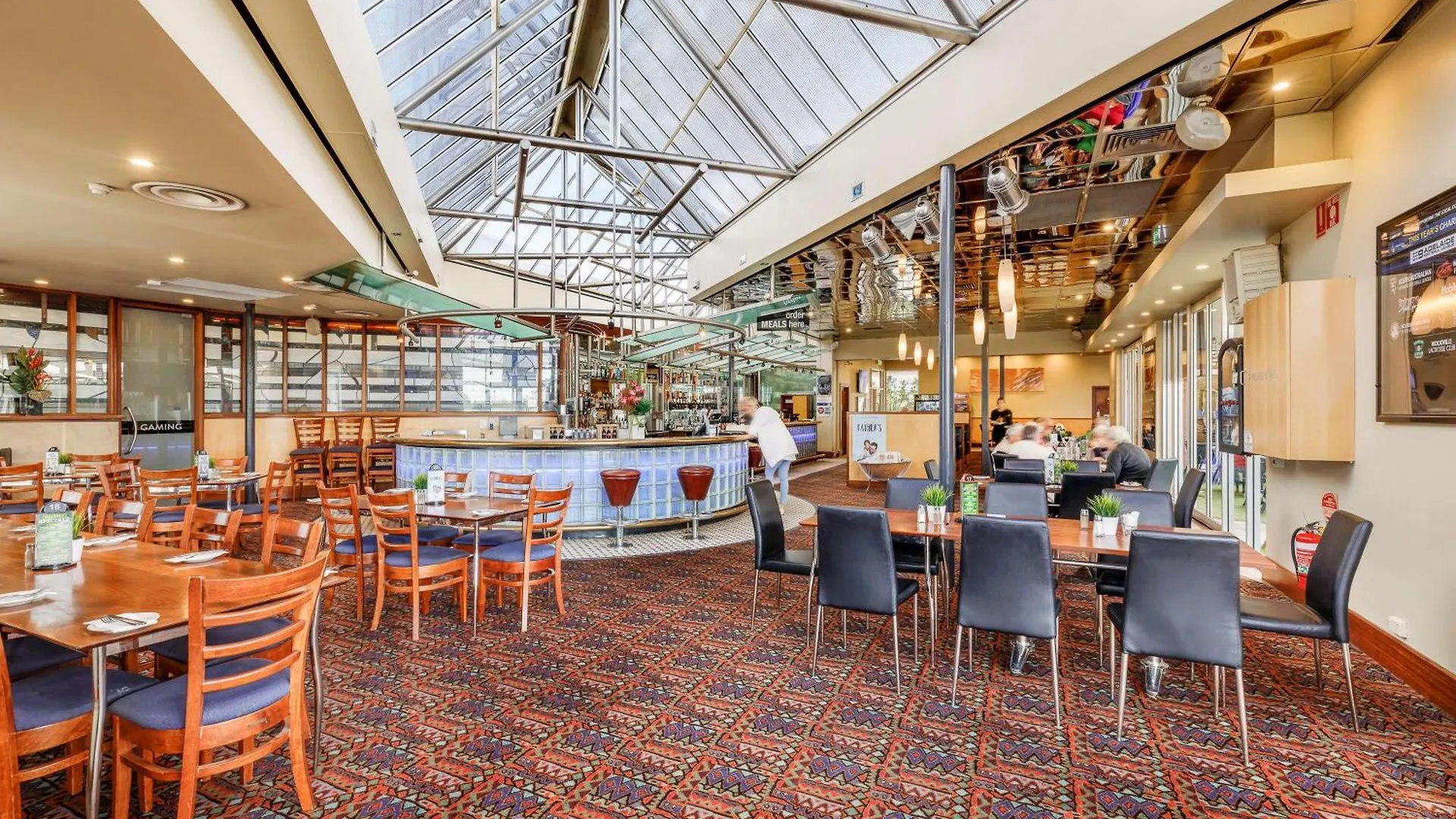 ***  Nightcap At Findon Hotel Adelaide Australia