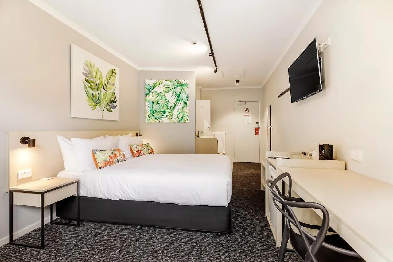 ***  Nightcap At Findon Hotel Adelaide Australia